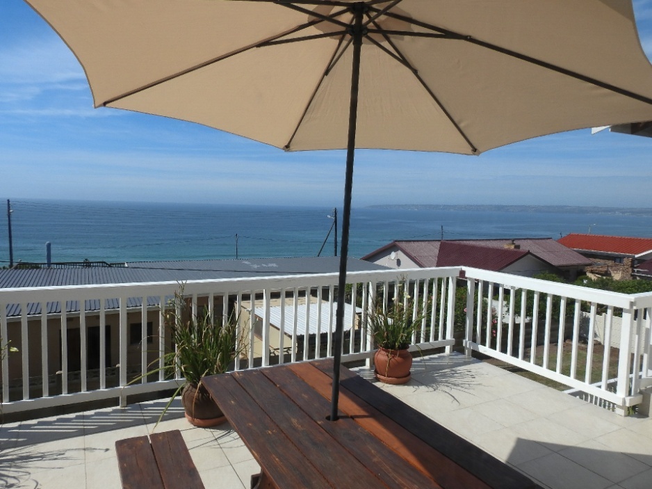 Reebok guest house with ocean view viewing deck at Julsies Home.