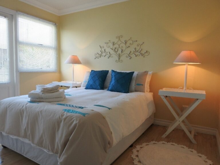 Room 3 at Julsie's Home: double bed with blue cushions and bedside lamps
